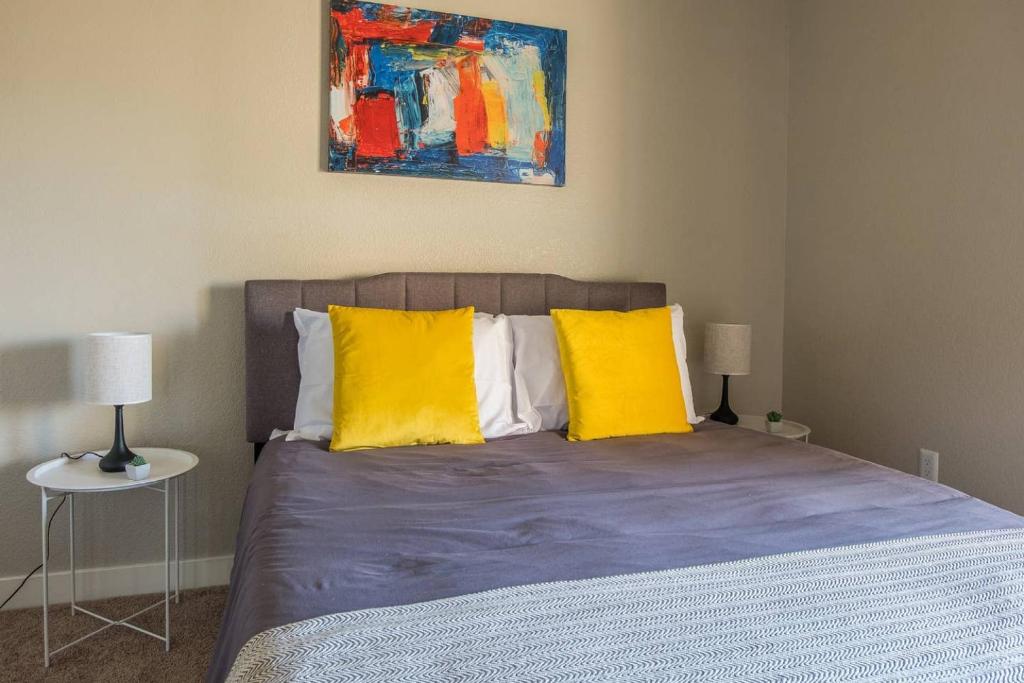 Frontdesk San Portella Apts Tempe Arizona Main image 1