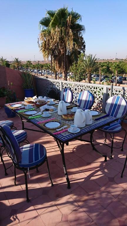 Riad Basim photo
