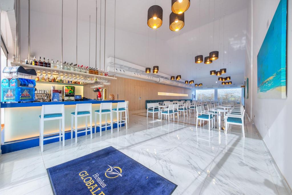 Globales Playa Estepona — Restaurant & bars in Estepona, Andalusia
