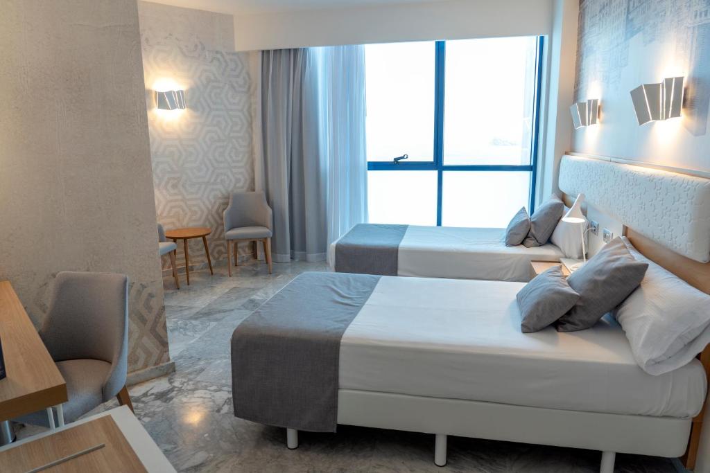 Hotel Madeira Centro — Hotel rooms in Benidorm, Valencian Community