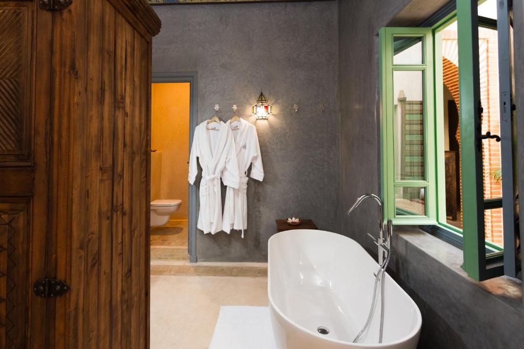 RIAD AZRUR photo