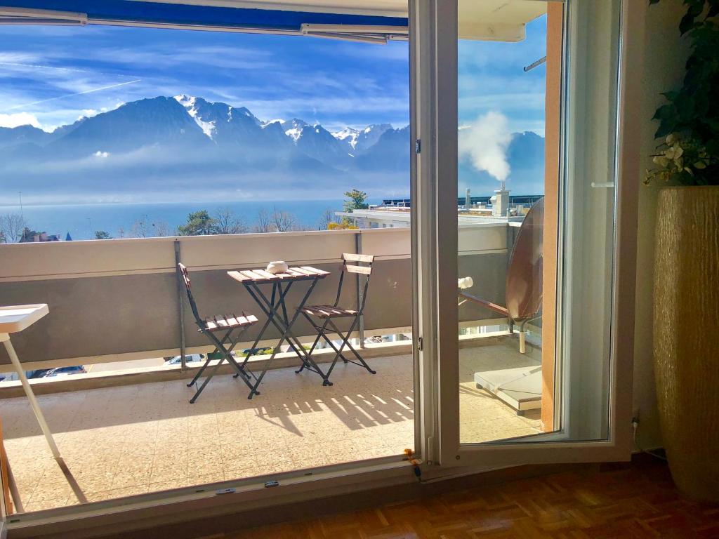 Central Studio with Lake View | 102 photo