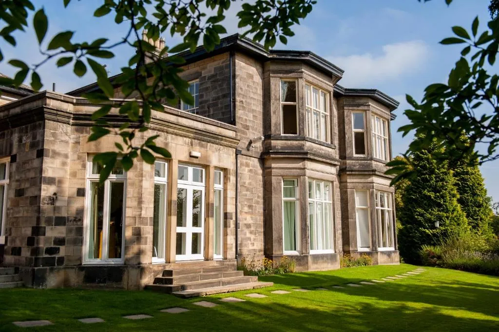 Halifax Hall, hotel in Sheffield