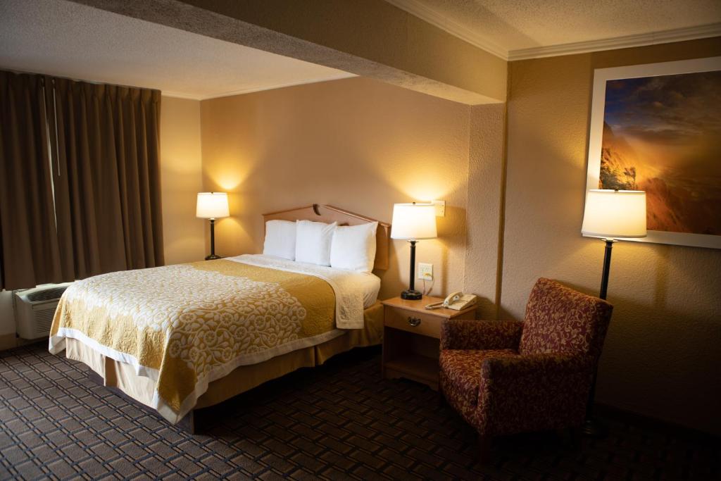 Days Inn by Wyndham Fairmont photo