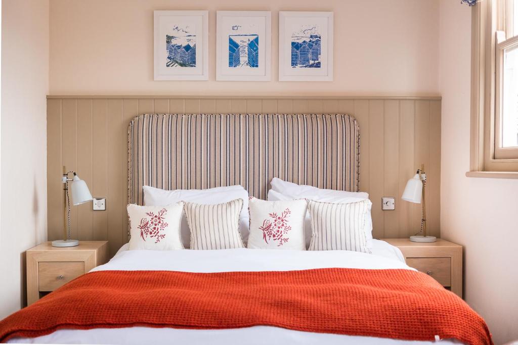 Crown Hotel photo