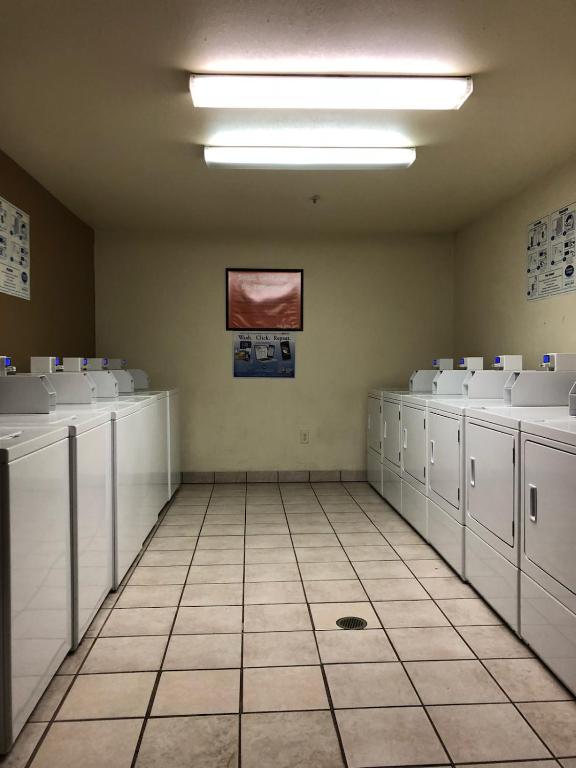 InTown Suites Extended Stay New Orleans LA - Metairie photo