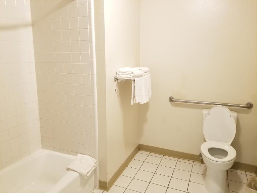 TravelStar Inn & Suites photo