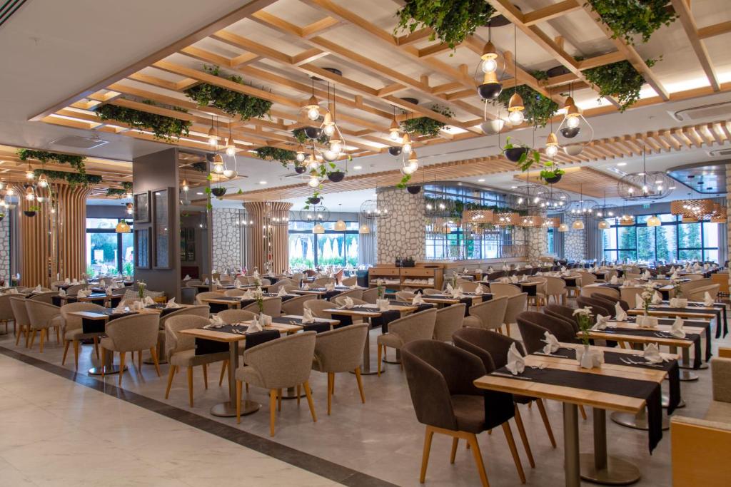 Side Royal Style レストラン