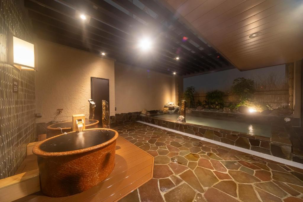 Hot spring bath