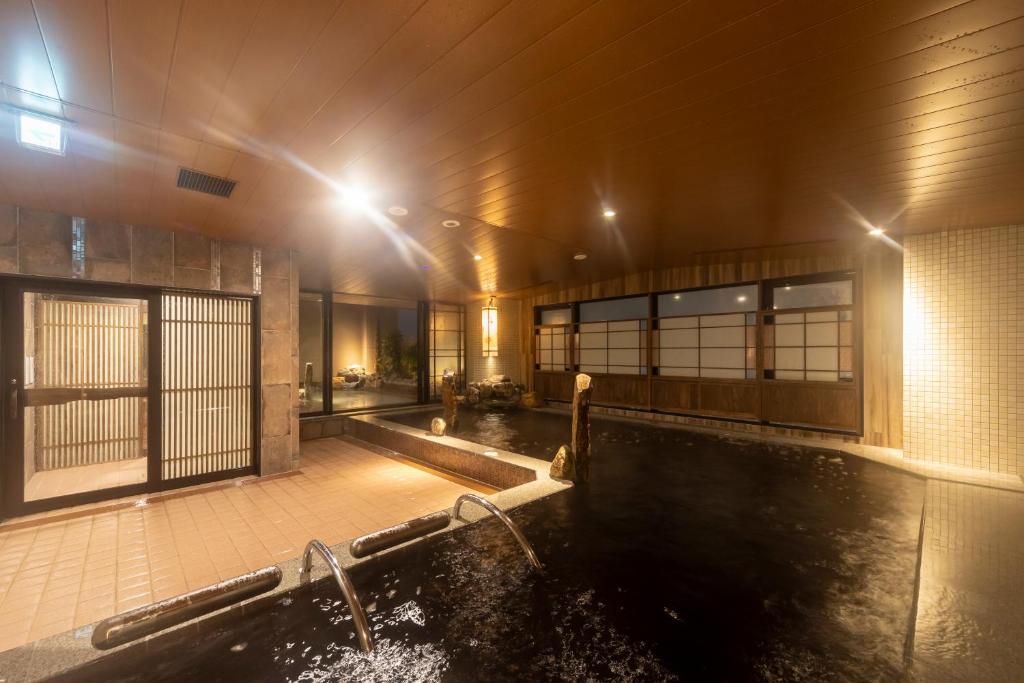 Hot spring bath