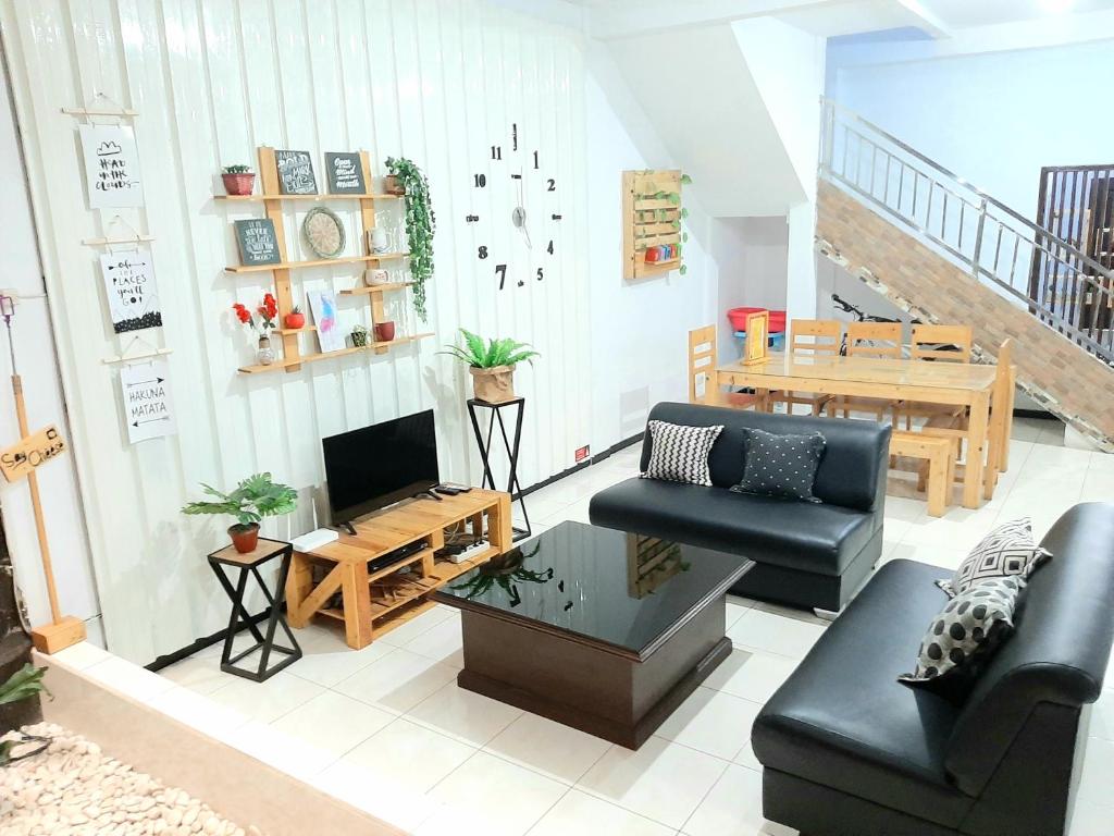 Villa Fifari &#8211; 5 Kamar Tidur, 3 Kamar Mandi