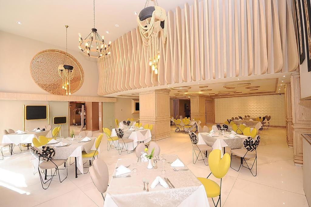 Restaurant, Oum Palace Hotel & Spa in Casablanca