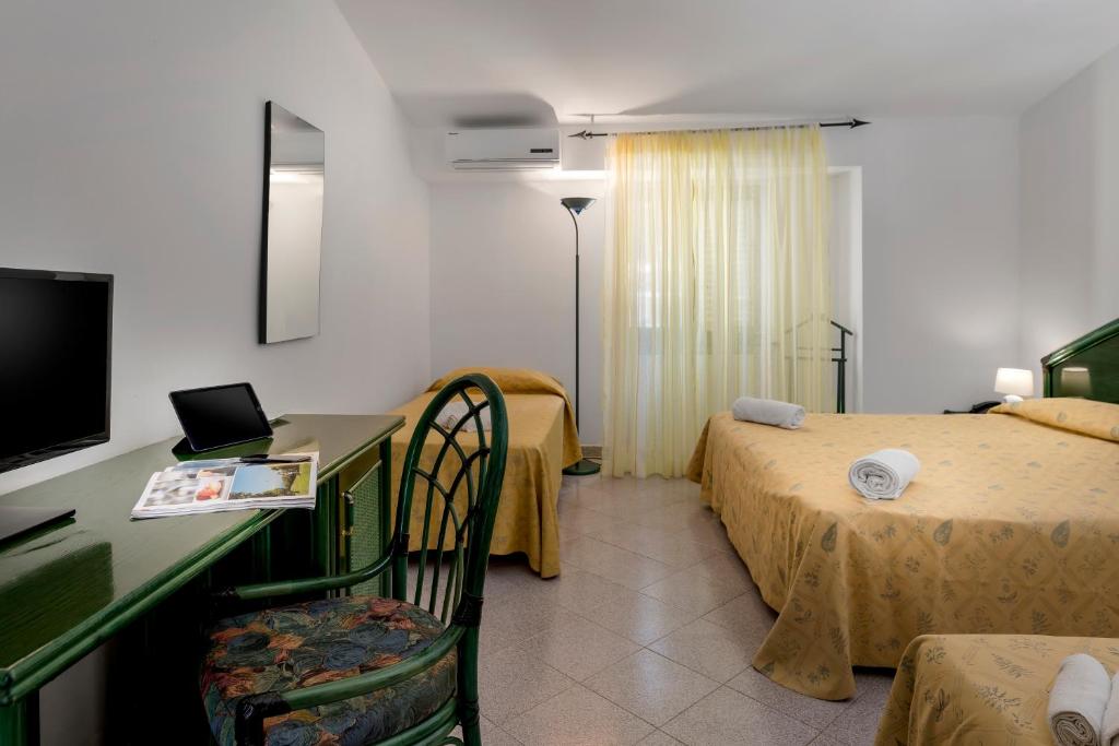 Hotel Villaggio Stromboli — Pokoje in Ricadi, Kalabria