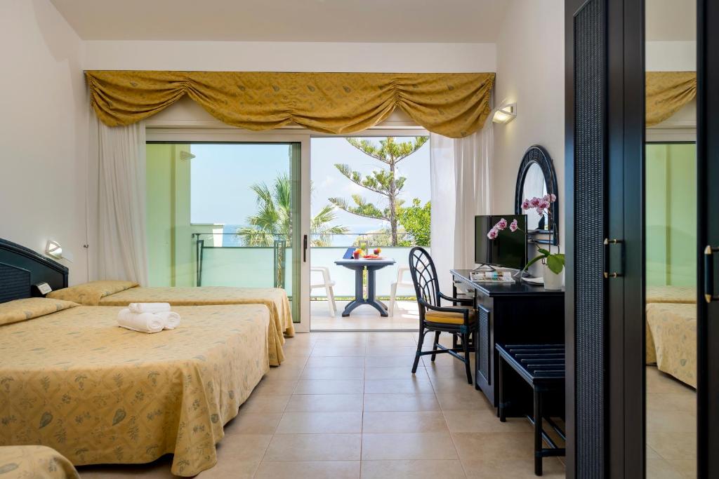 Hotel Villaggio Stromboli — Pokoje in Ricadi, Kalabria
