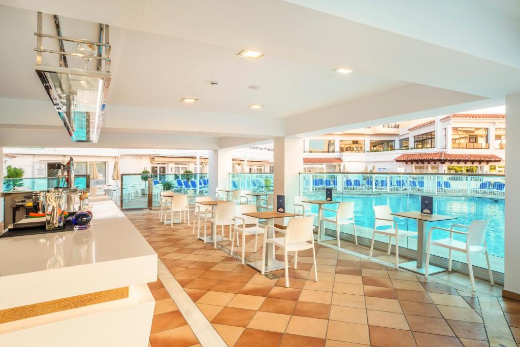 Globales Gardenia — Restaurant & bars in Fuengirola, Andalusia