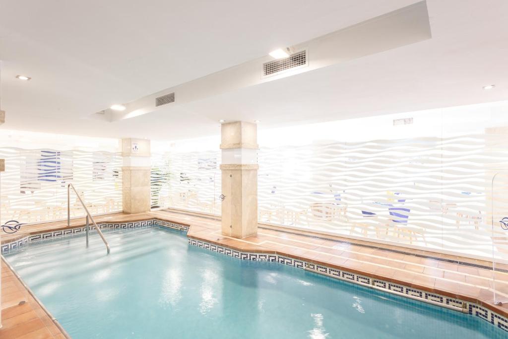 Globales Gardenia — Swimming pool in Fuengirola, Andalusia
