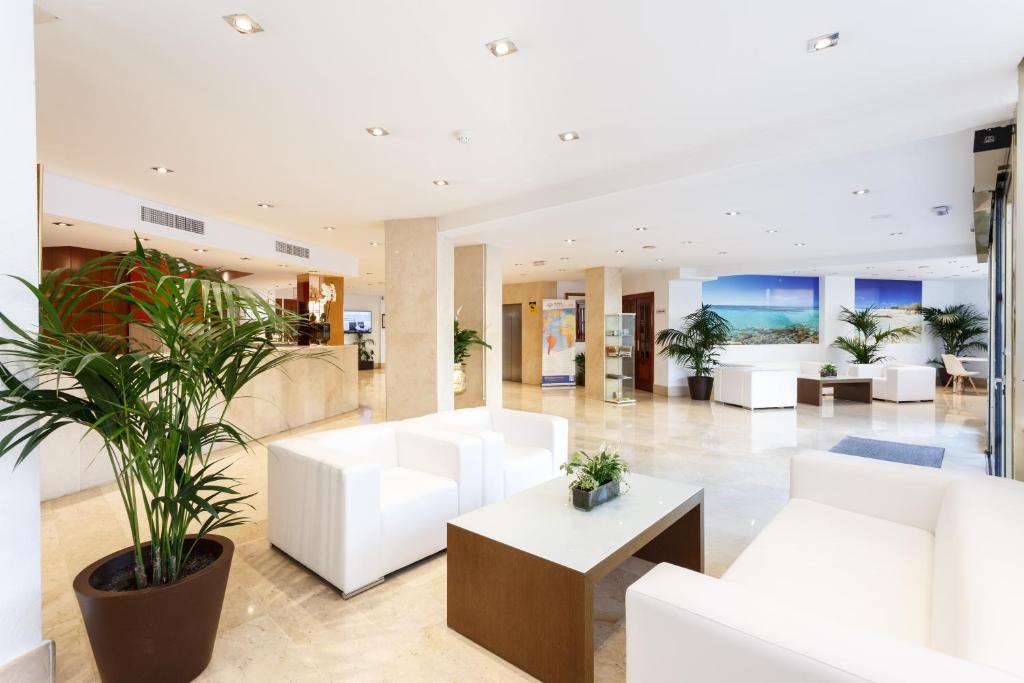 Globales Gardenia — Hotel building in Fuengirola, Andalusia
