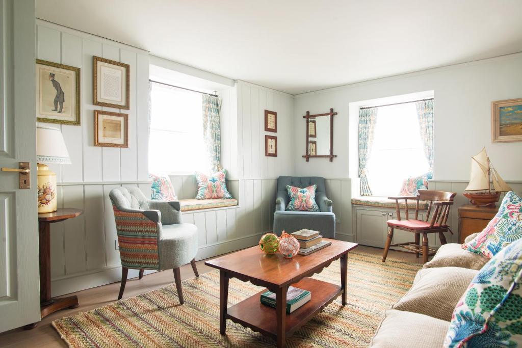 Red Lion Hotel photo