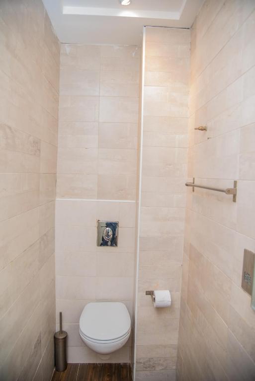 James Court Hotel & Luxury Apartments photo
