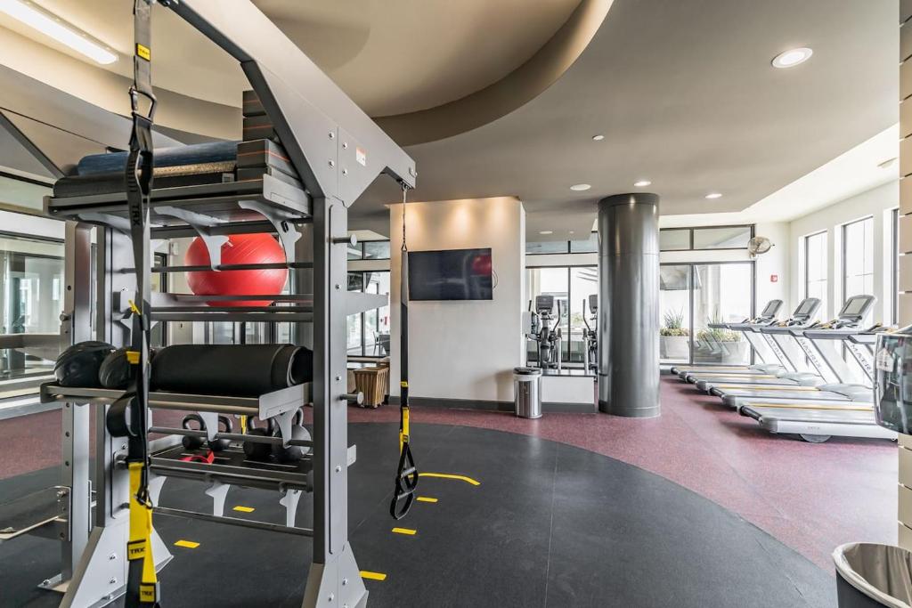 Central Suite + Pool + Gym photo