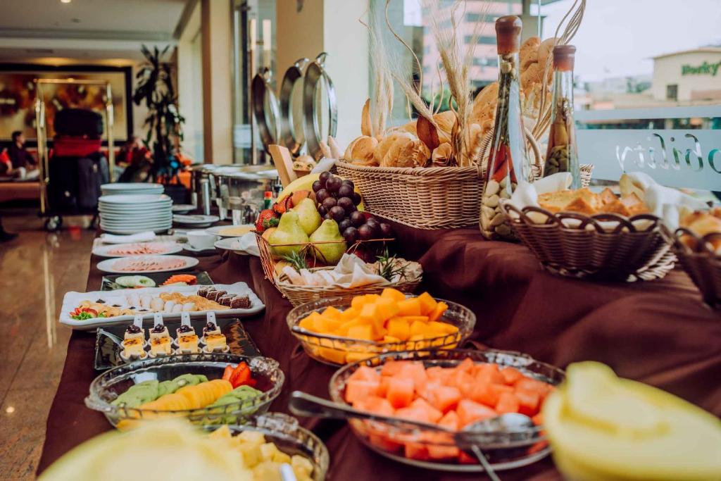 Lima Hotel Nobility dining