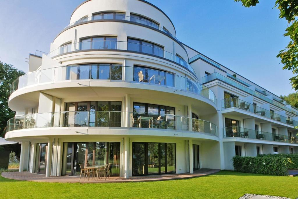 White Pearl Apartment 4.03 전경