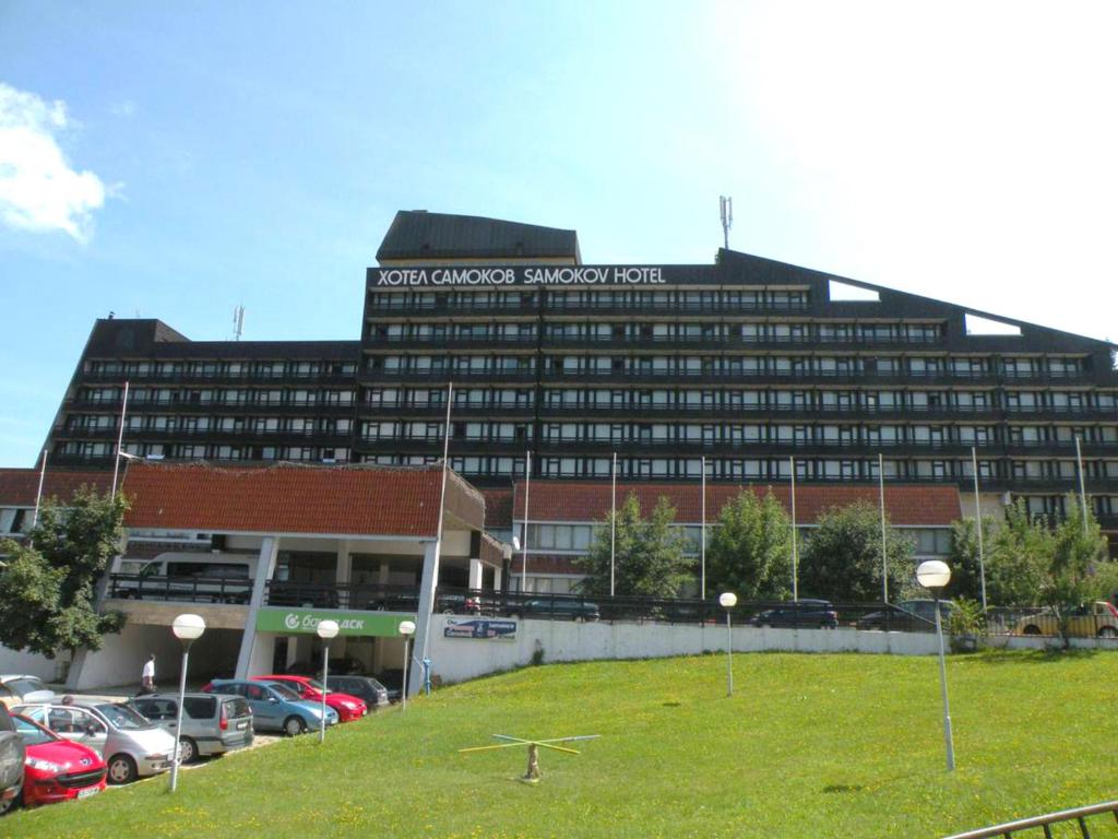 Hotel Samokov — Hotel building in Borovets, Sofia (province)