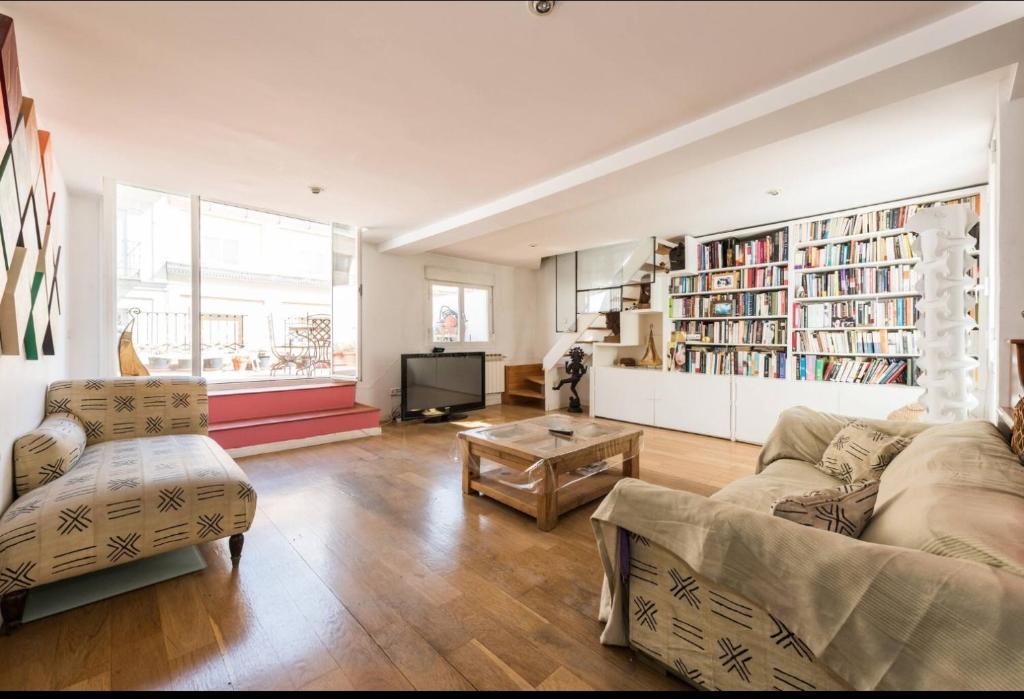 Spacious Penthouse with Large Terrace in Malasaña - 4