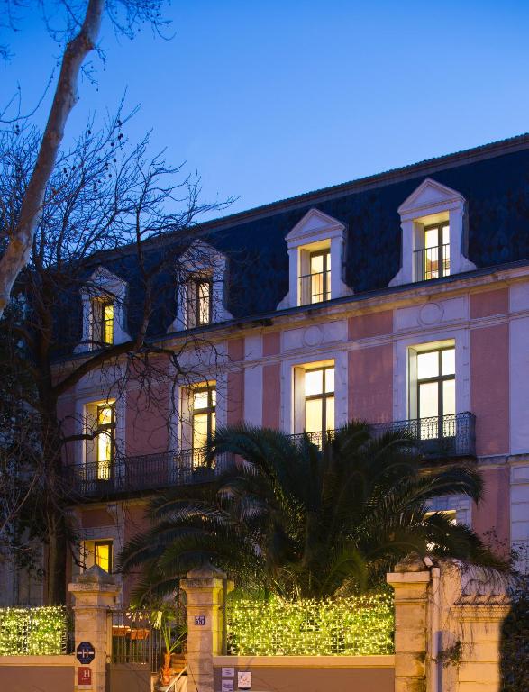 Hotel des Arceaux photo