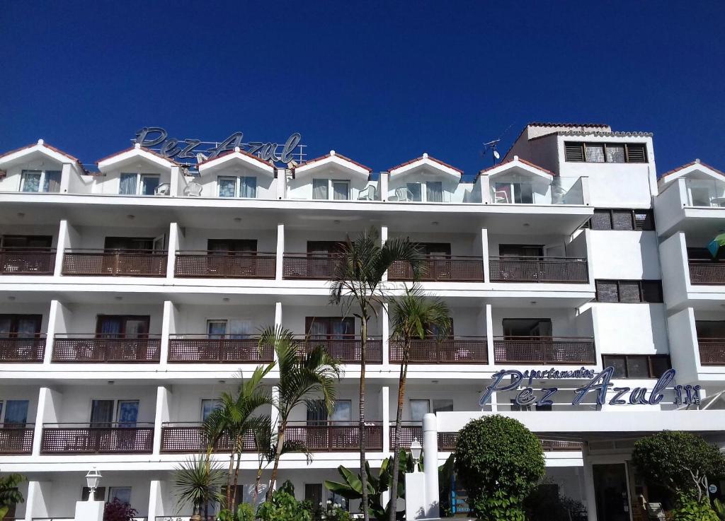 Apartamentos Pez Azul — Hotel building in Puerto de la Cruz, Canary Islands