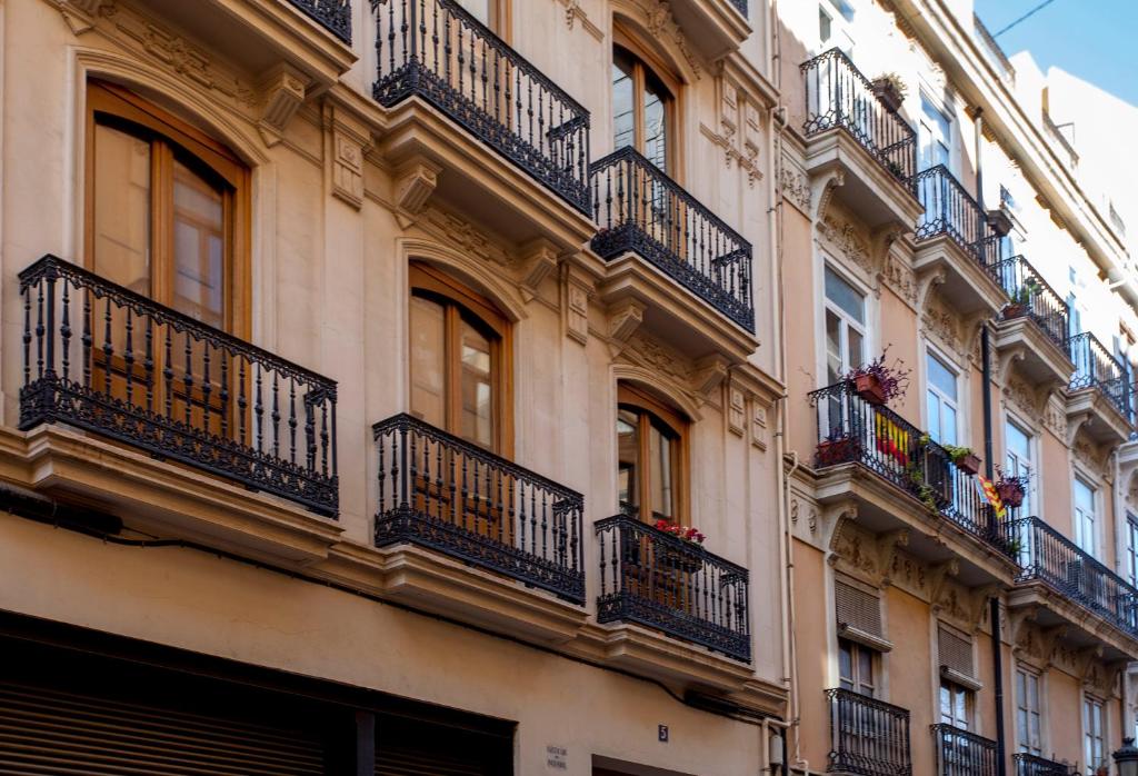LUXURIOUS & ALLURING HOME IN HISTORIC TOWN (VALENCIA) - 2