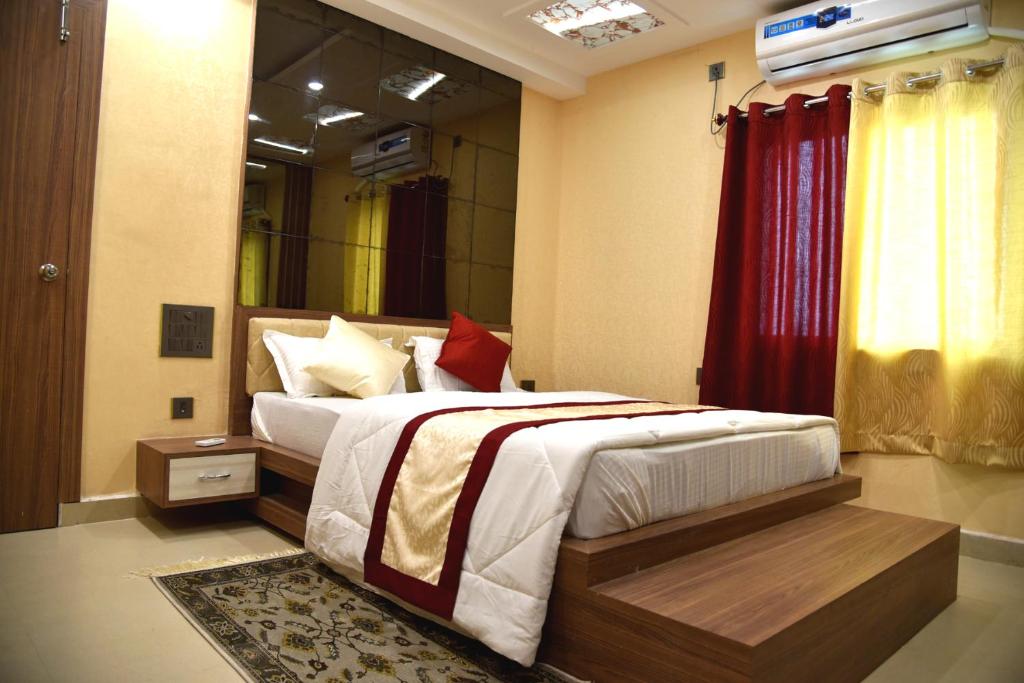 Hotel M K Plaza — Hotel in Bodh Gaya