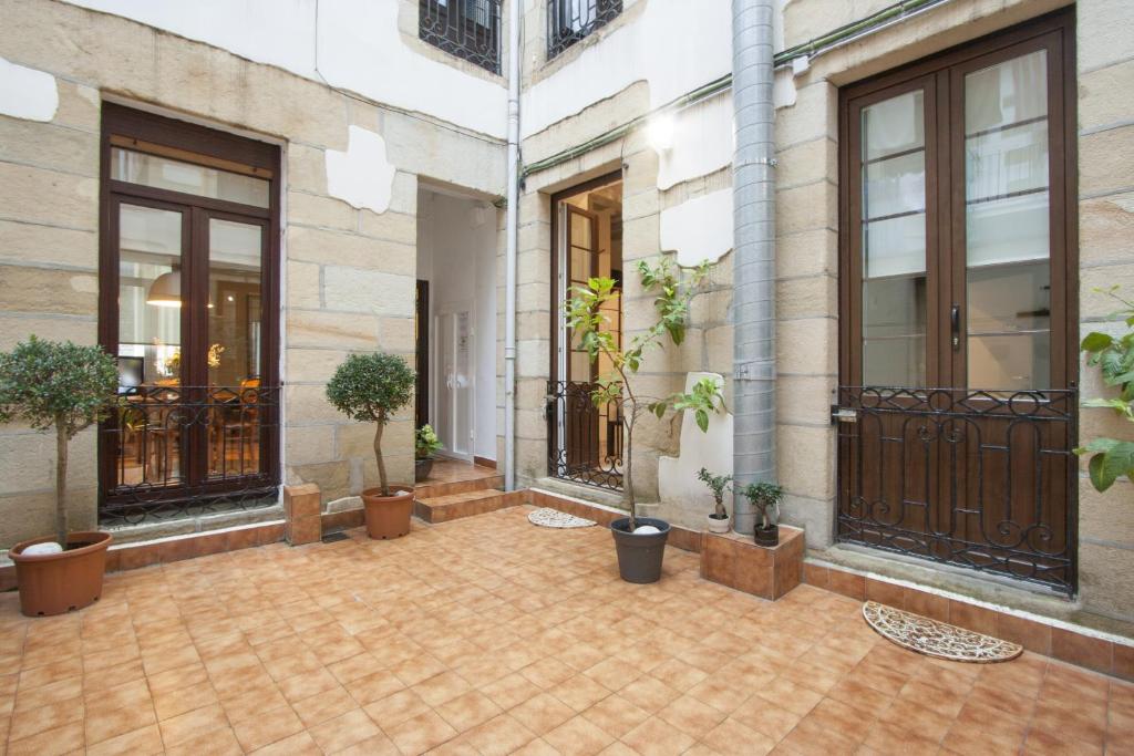 Oldtown San Sebastian Apartments photo