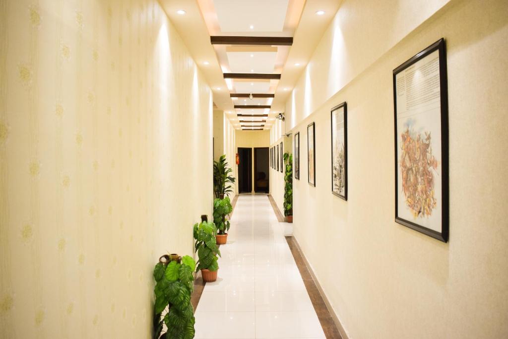 Lobby, Royal Inn Hotel in Karachi