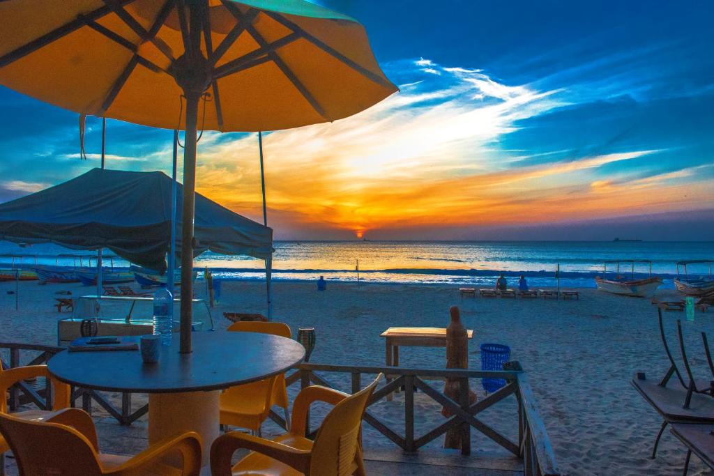 COCONUT BEACH LODGE photo