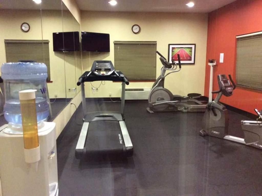 Holiday Inn Express Hotel & Suites Forest photo