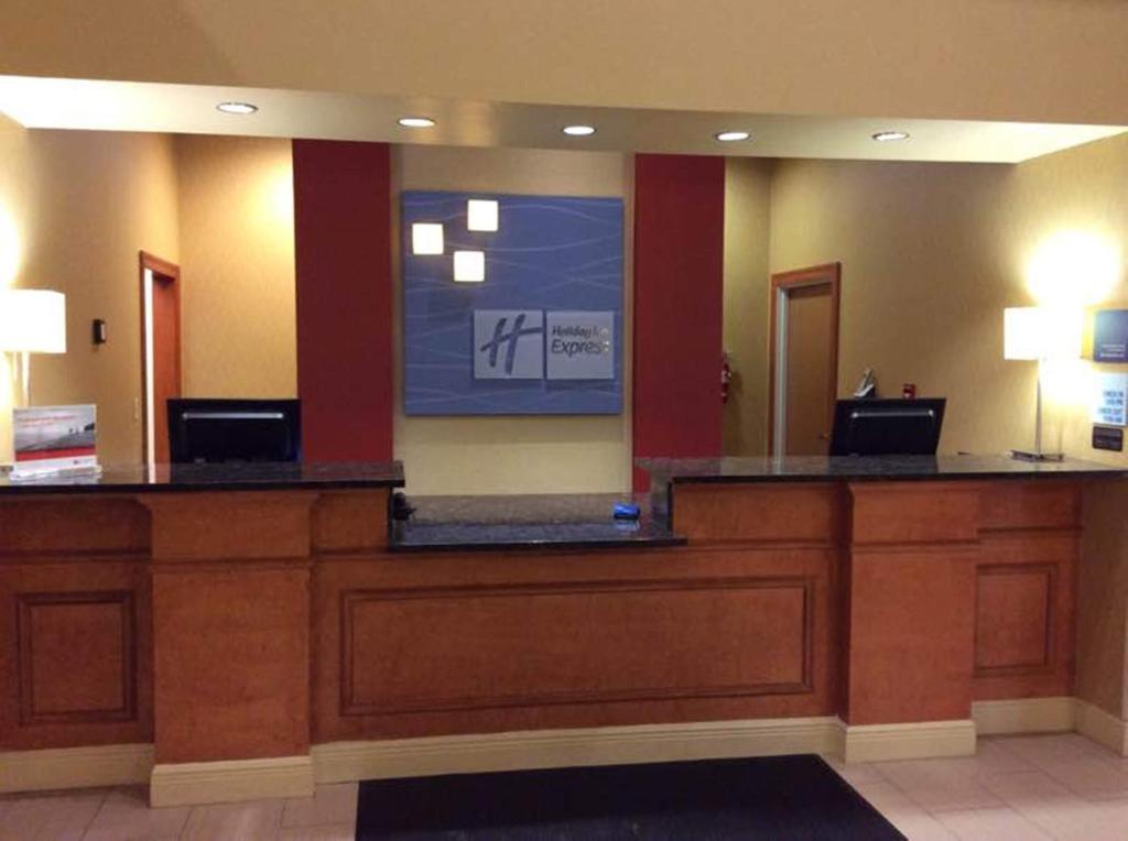Holiday Inn Express Hotel & Suites Forest photo