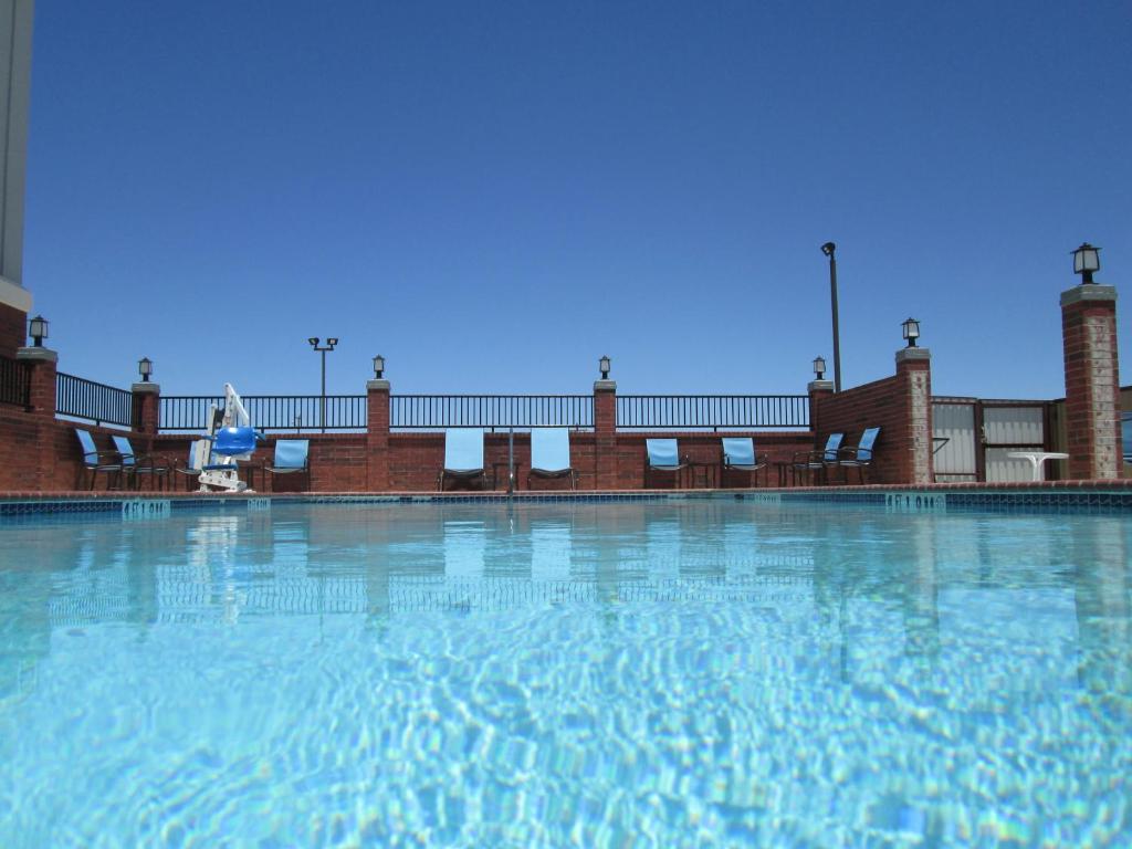 Holiday Inn Express Hotel and Suites Fort Stockton photo