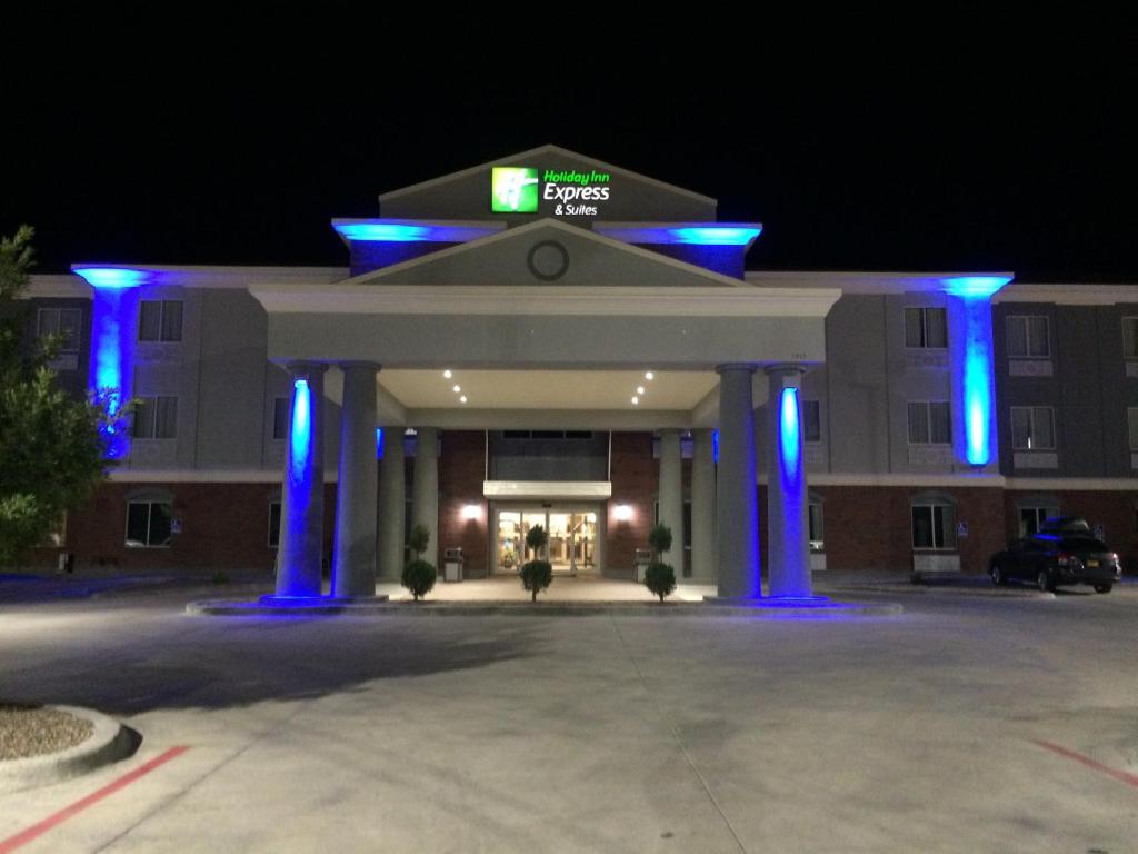 Holiday Inn Express Hotel and Suites Fort Stockton photo