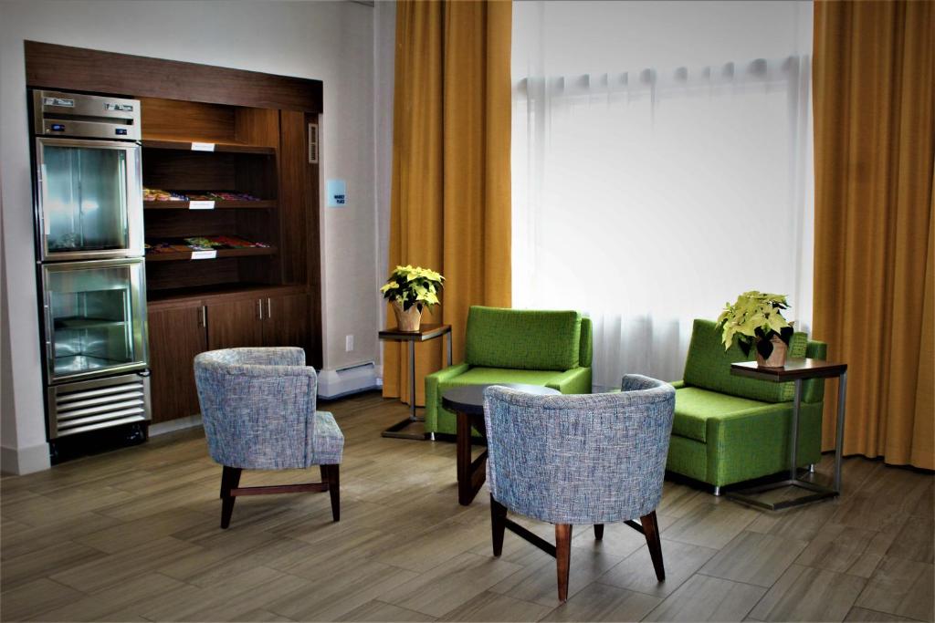 Holiday Inn Express Durham-UNH photo