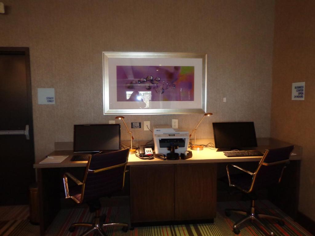 Holiday Inn Express Frisco Photo 16