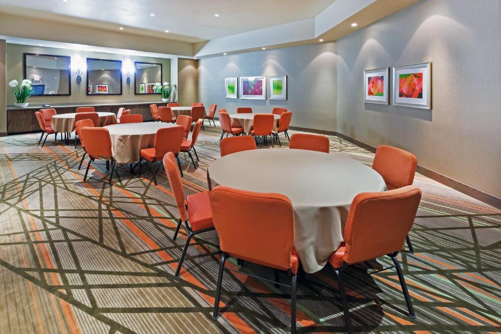 Holiday Inn Express Frisco Photo 17