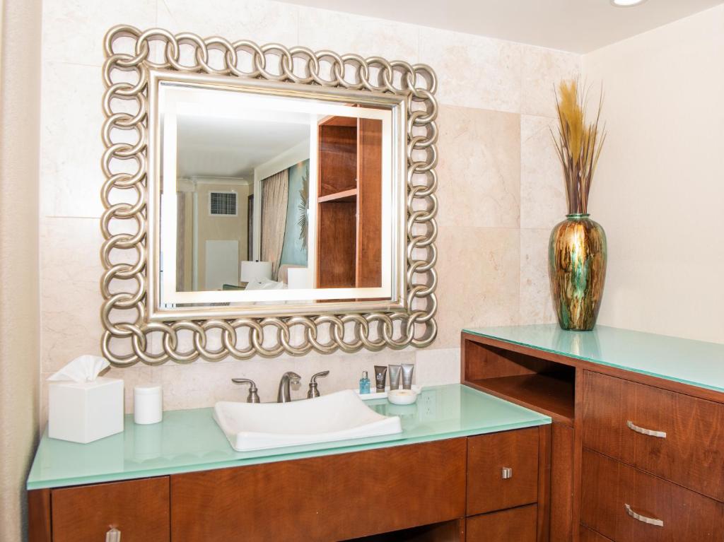 One Ocean Resort & Spa - Atlantic Beach Photo 1