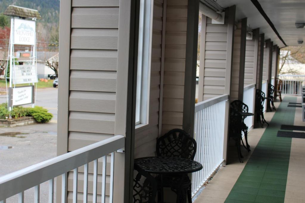 Monashee Lodge photo