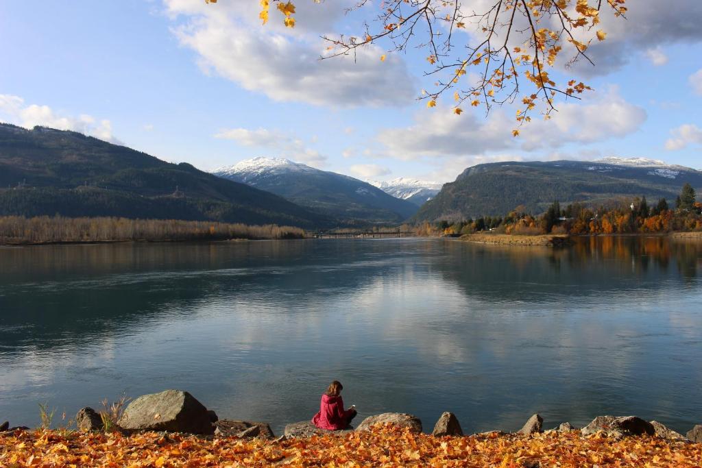 Monashee Lodge photo