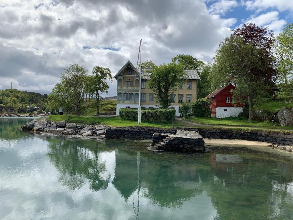 Skjerjehamn — Hotel in Eivindvik