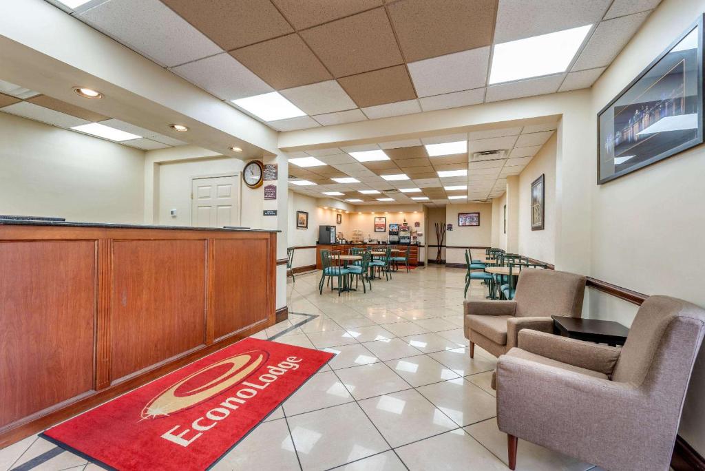 Lobby, Econo Lodge Louisville Downtown in Louisville (KY)