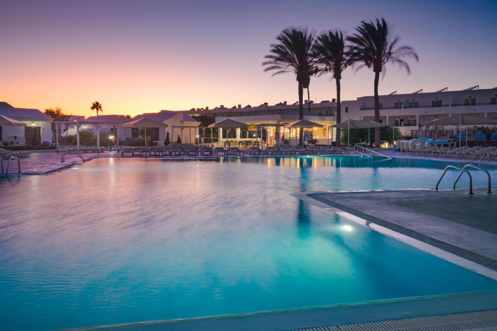 Apartamentos Santa Rosa — Swimming pool in Costa Teguise, Canary Islands