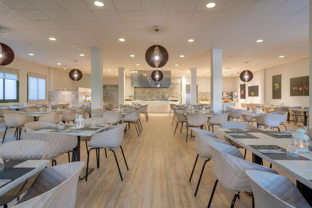 Apartamentos Santa Rosa — Restaurant & bars in Costa Teguise, Canary Islands