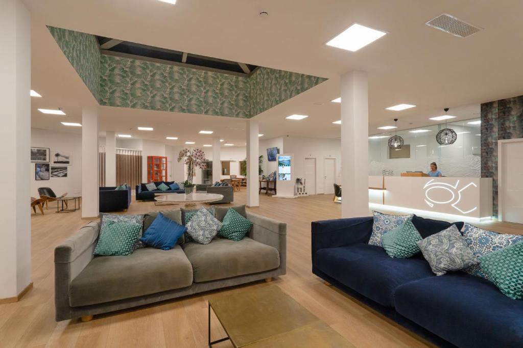 Apartamentos Santa Rosa — Hotel building in Costa Teguise, Canary Islands
